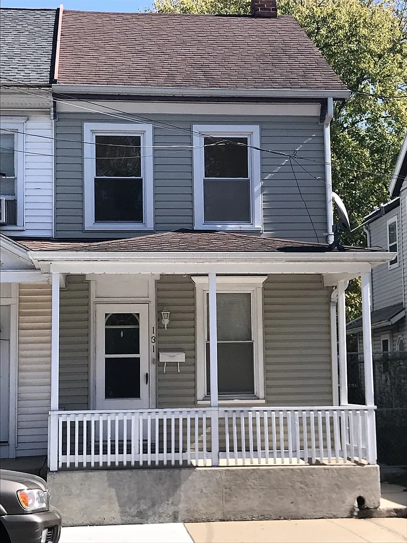 131 Porter Ave photo 1