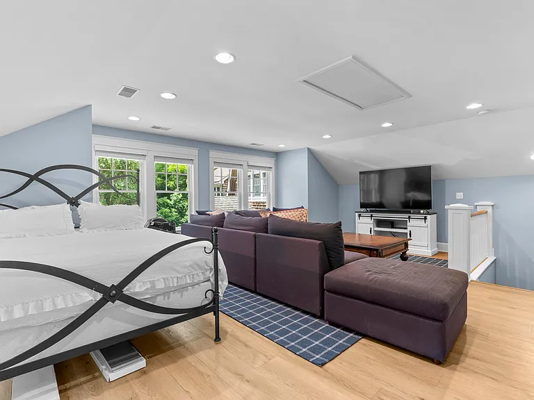 2942 Edgewater Dr — Photo 29