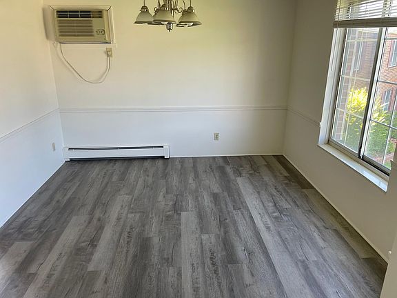 3rd image of 78 Carter Cir #3