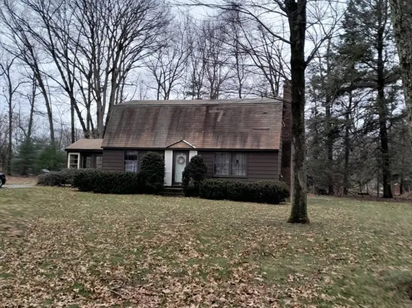 38 Walnut Rd, Chelmsford, MA 01824