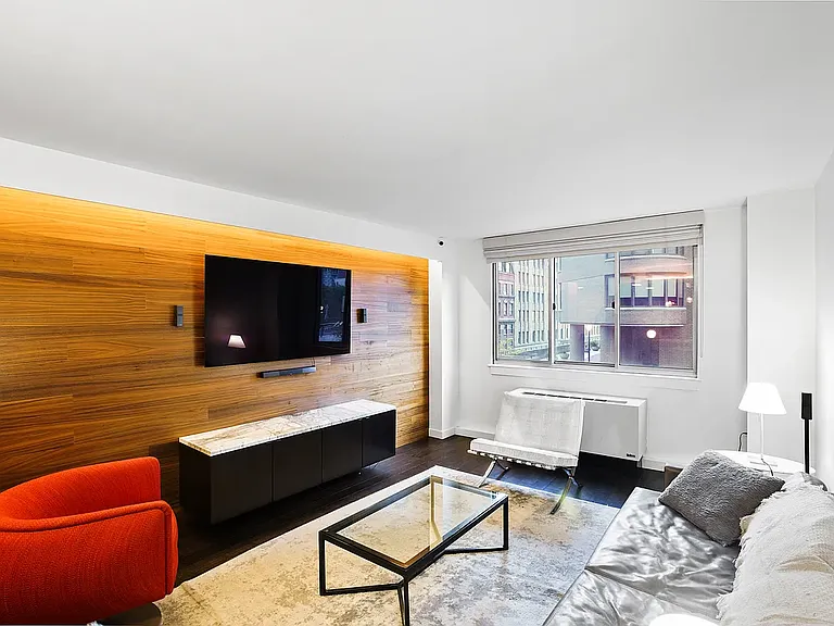 308 E 38th St #6D — Photo 1