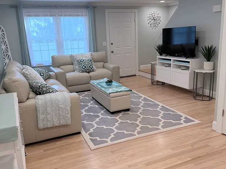 53 Hatfield St #B — Photo 4