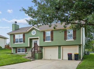 808 Pine Crest Ave, Kearney, MO 64060