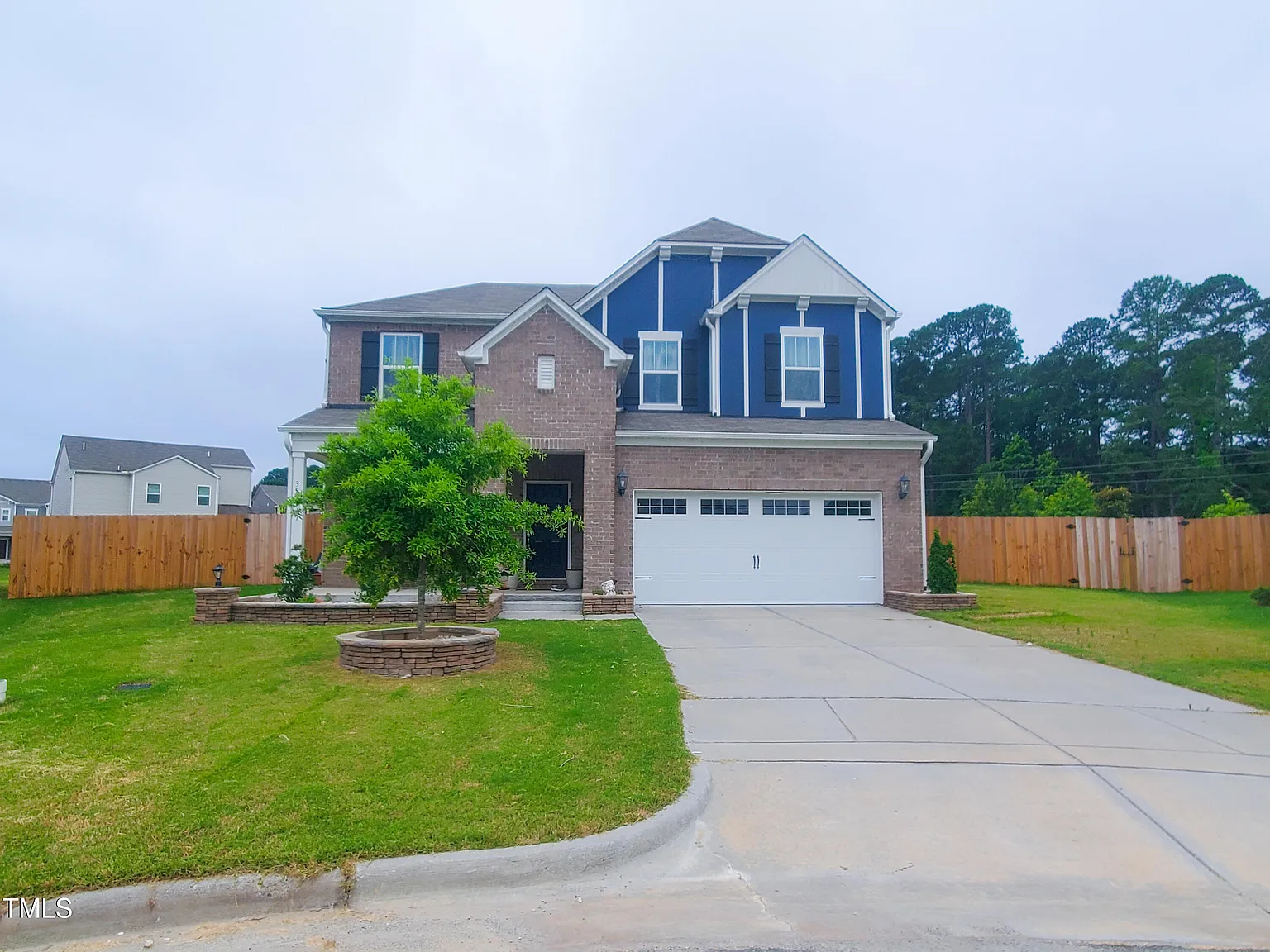 5 bed, 3.0 bath, 2700 sqft, $2,995 — Photo 2