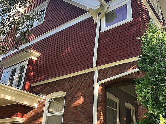 2nd image of 213 La Crosse St