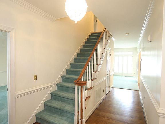 3rd image of 6013 Tenter Banks Sq