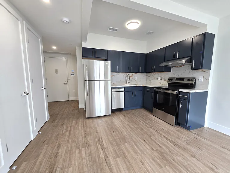31-11 28th Rd #2A — Photo 2