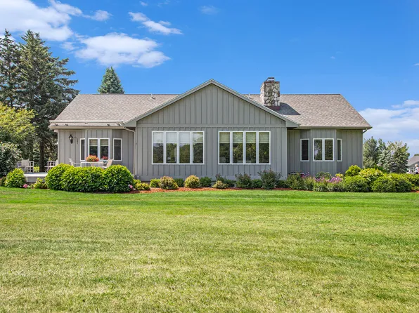 202 Baden Pl, Fremont, MI 49412