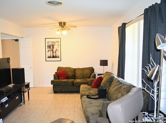 5th image of 2914 Gainesborough Dr