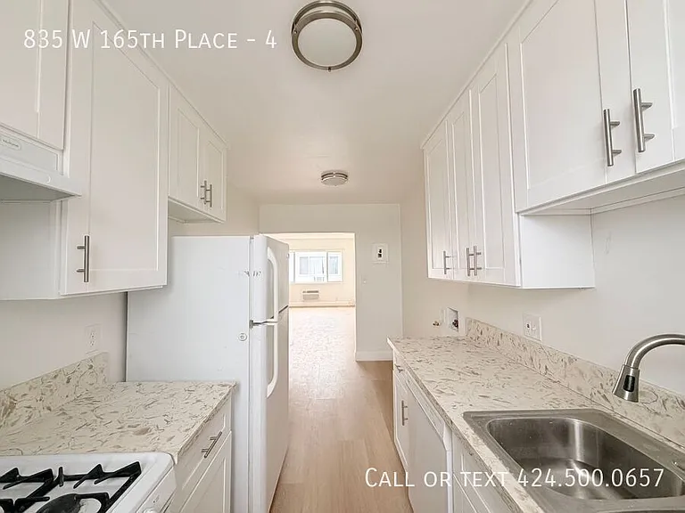 835 W 165th Pl #4 — Photo 5