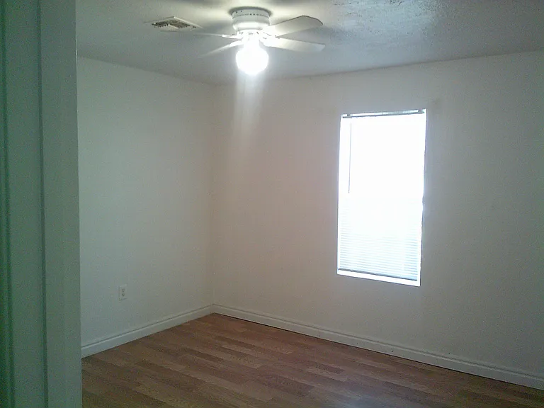 1167 NW Ozmun Ave — Photo 6