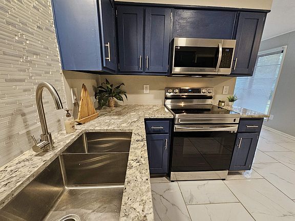 4th image of 2869 Dumbarton Oaks Dr