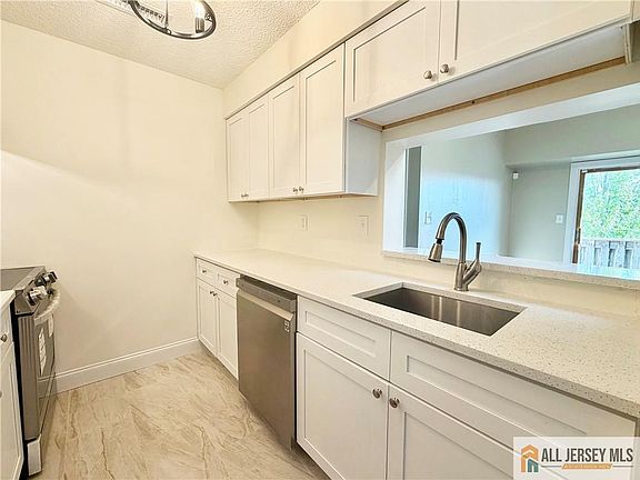 5th image of 1113 Ravens Crest Dr