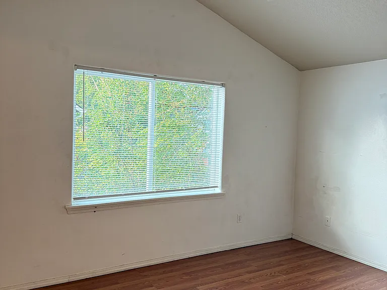 8697 NE Tennyson Ln — Photo 5