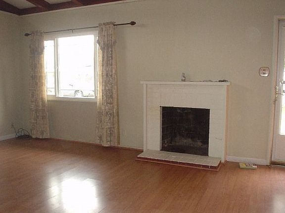 4th image of 600 N Sunset Dr