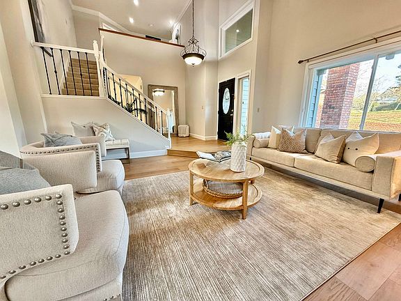 4th image of 120 Canyon Lakes Way