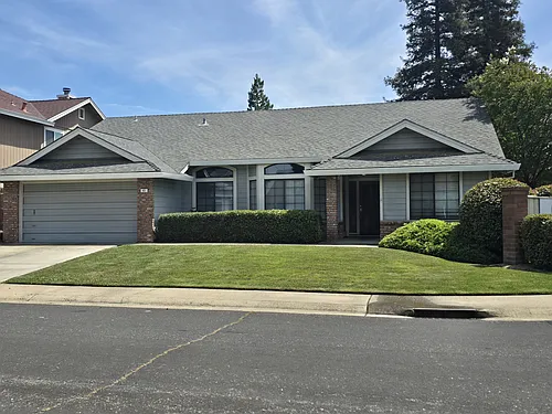 421 Community Dr Photo 1