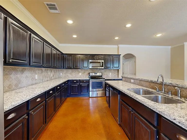 3009 Towers Pkwy — Photo 8