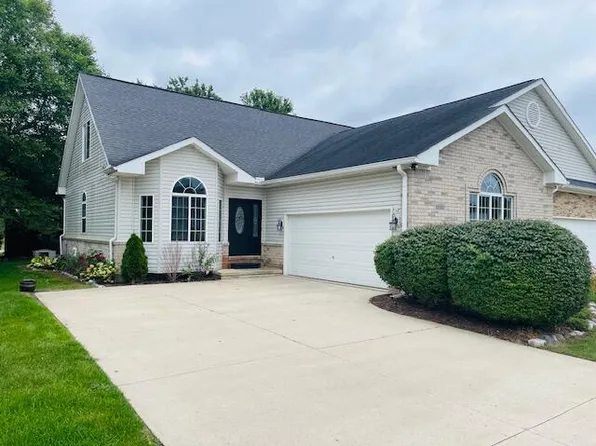 22293 Georgia Pine Dr, New Boston, MI 48164