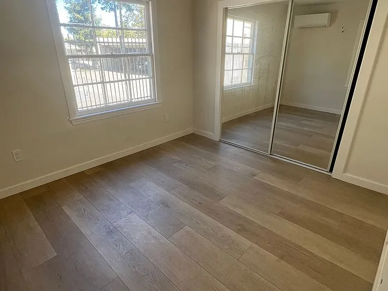 584 N 2nd St — Photo 6