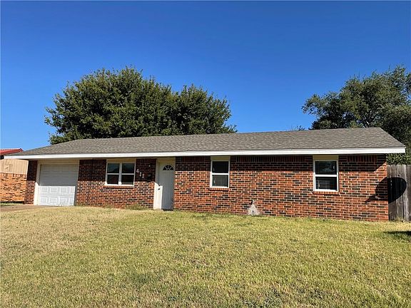 2nd image of 411 Hoover Cir