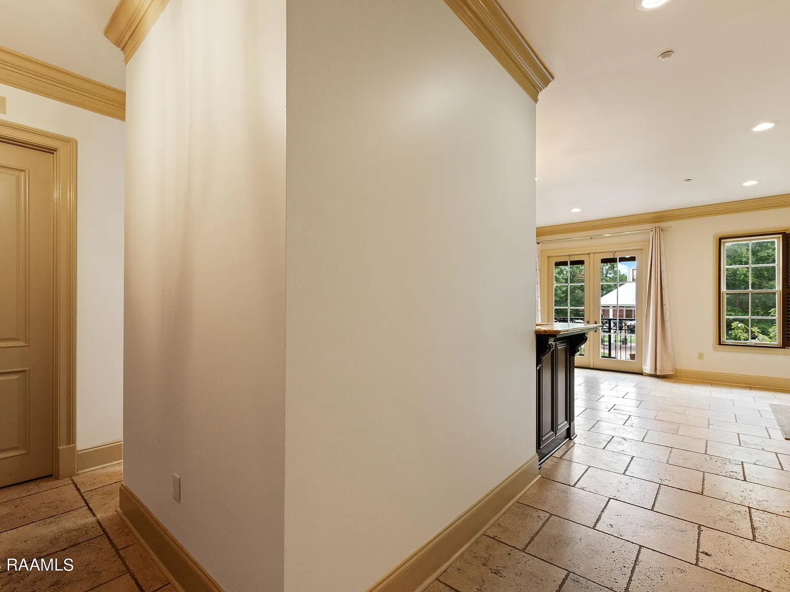 3 bed, 2.5 bath, 1900 sqft, $3,600 — Photo 4