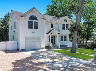 71 Penn Street, Lake Grove, NY 11755