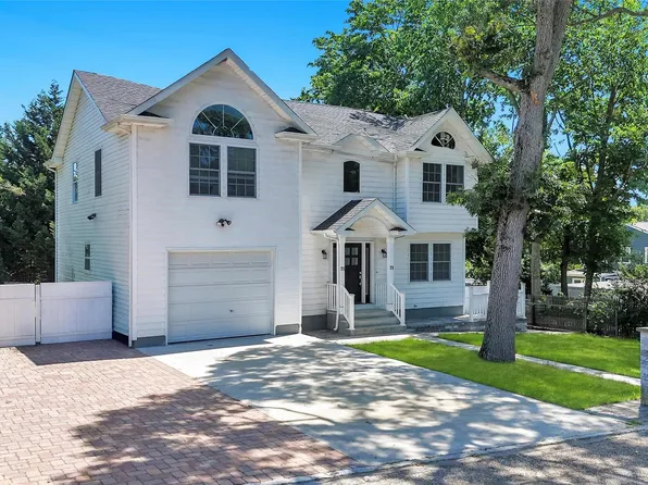 71 Penn Street, Lake Grove, NY 11755