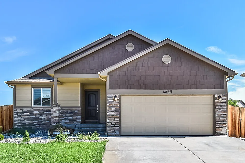 4 bed, 3.0 bath, 2400 sqft, $2,725 — Photo 1
