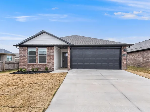 4611 W Barhem Dr, Fayetteville, AR 72704
