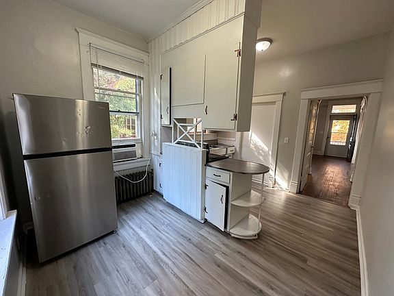 2nd image of 9 Vista Ave #9
