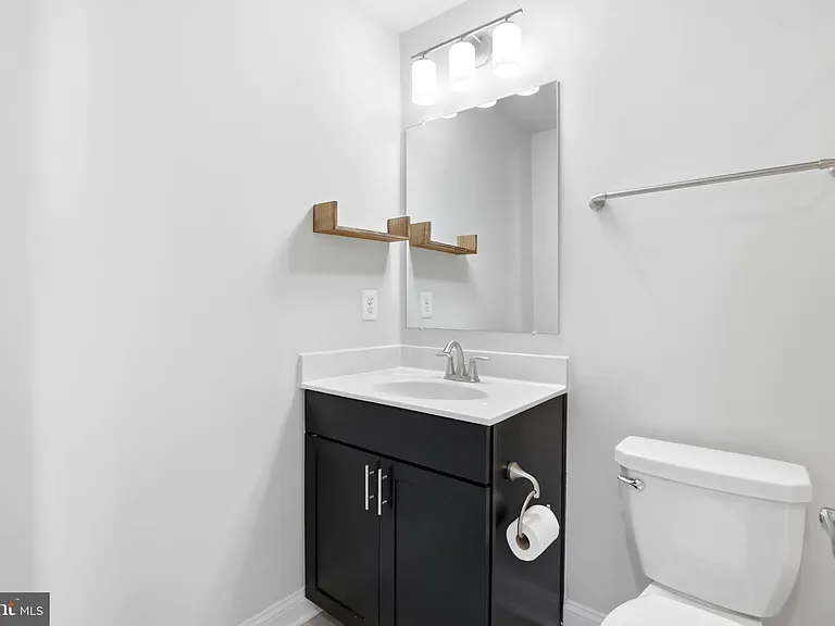 7140 Banbury Dr — Photo 35