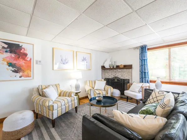 61 Baltimore Ave APT A, Narragansett, RI 02882