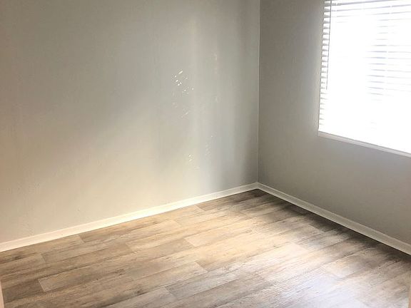 4th image of 124 Hiawatha Ave APT 11