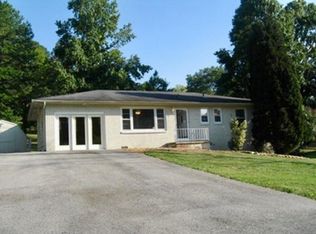 8236 Westland Dr, Knoxville, TN 37919