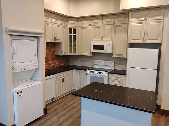 5th image of 251 Front St #3