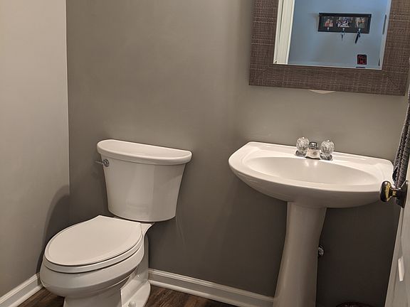 4th image of 1127 Fernwood Way