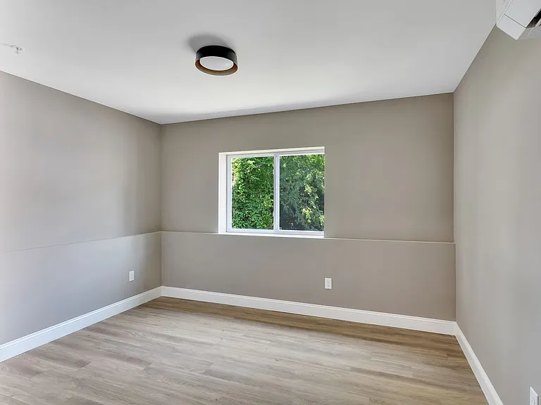 36 Pawling Ave #204 — Photo 9