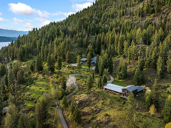 2nd image of 825 Winter Ridge Rd
