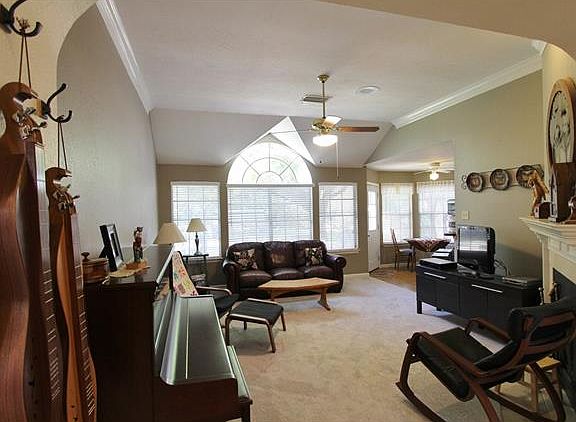 4th image of 602 Cactus Bend Dr