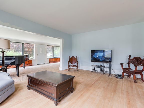 5th image of 320 Johnson Rd