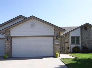 7030 Phoenix Dr, Lincoln, NE 68516