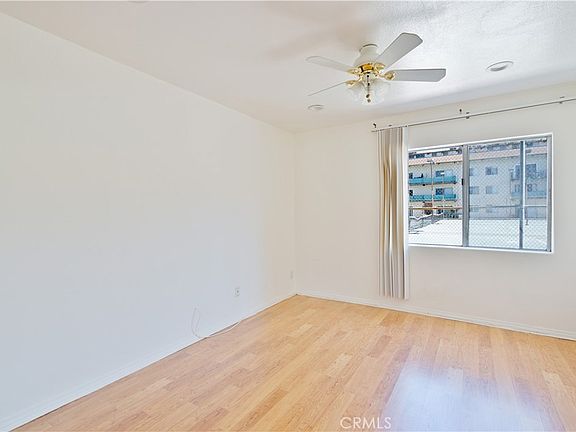 4th image of 5460 White Oak Ave Unit E129