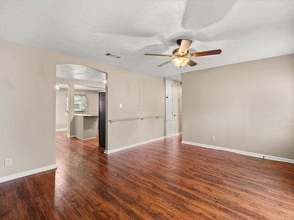 3rd image of 113 Azalea Ave