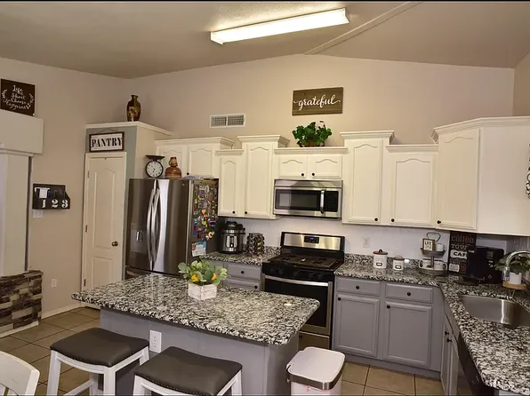 10038 Spotted Eagle Dr, El Paso, TX 79924