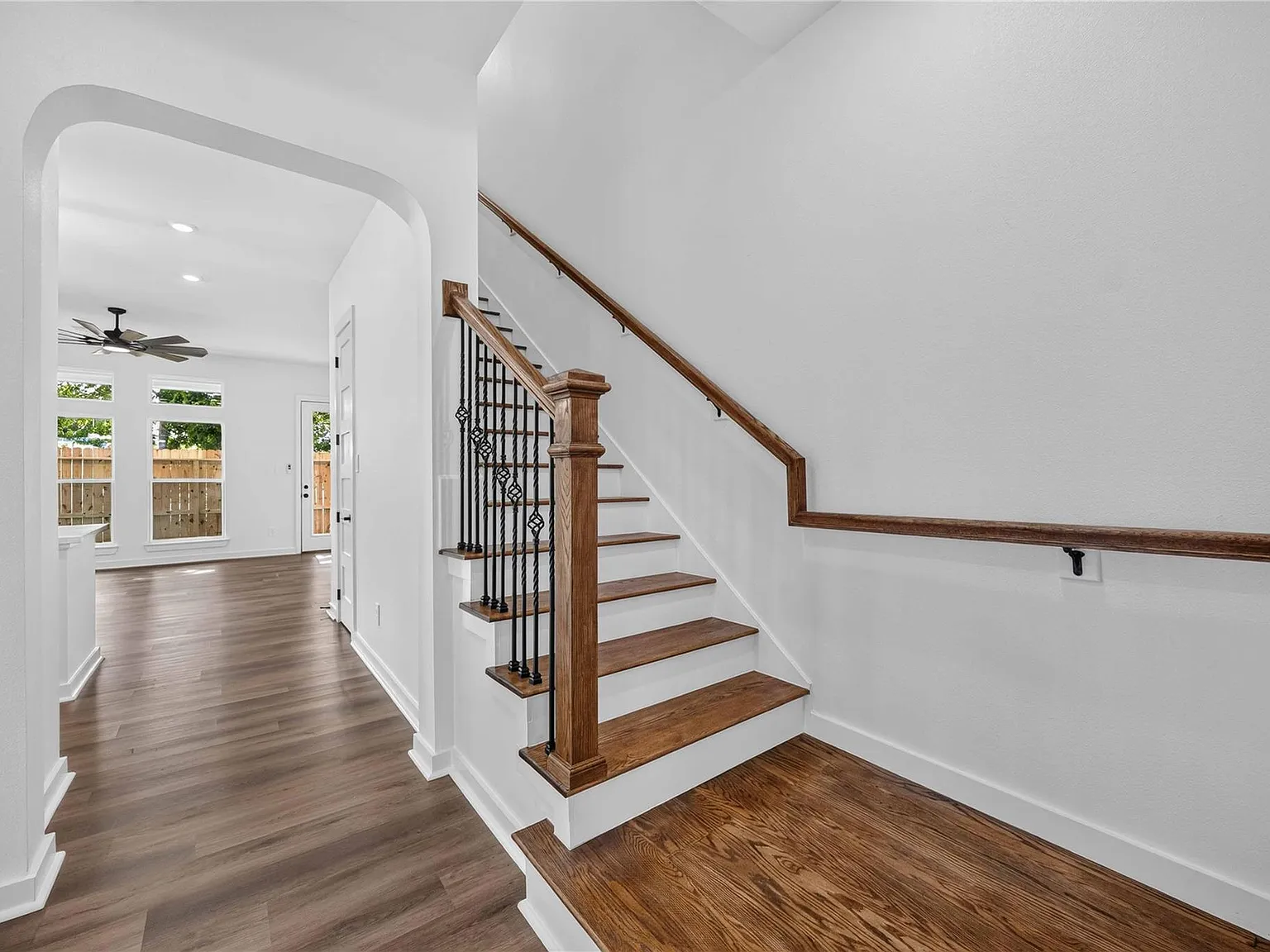 3 bed, 2.5 bath, 1950 sqft, $2,500 — Photo 4