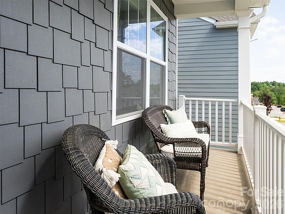 5th image of 596 Country Oak Dr
