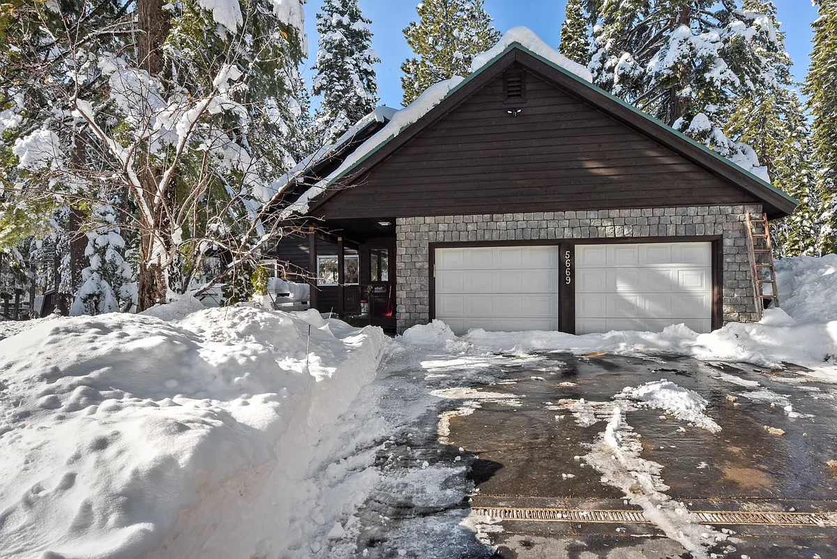 Building Photo - 5669 Uplands Rd