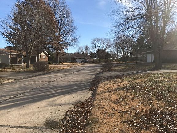 4th image of 7 Oakwood Dr
