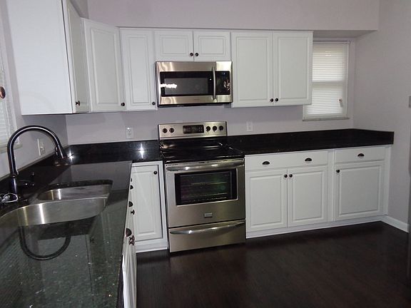4th image of 410 Seneca Ave